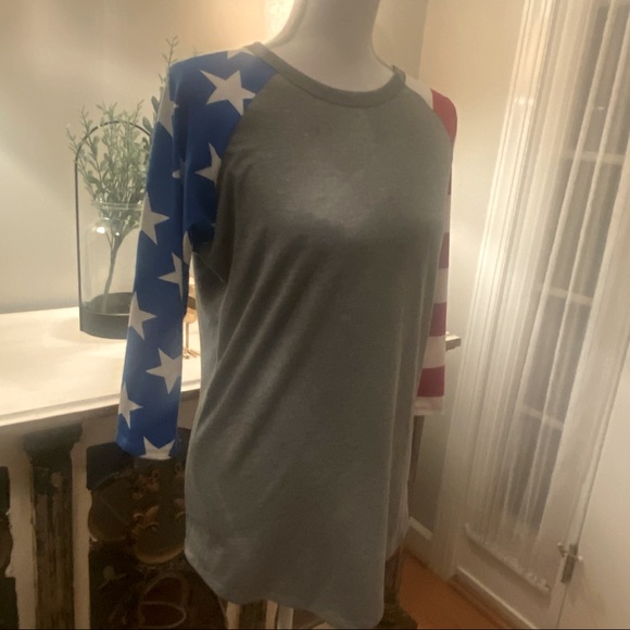 2/$20 LulaRoe Flag Baseball Tee T-Shirt Small S - Picture 3 of 7